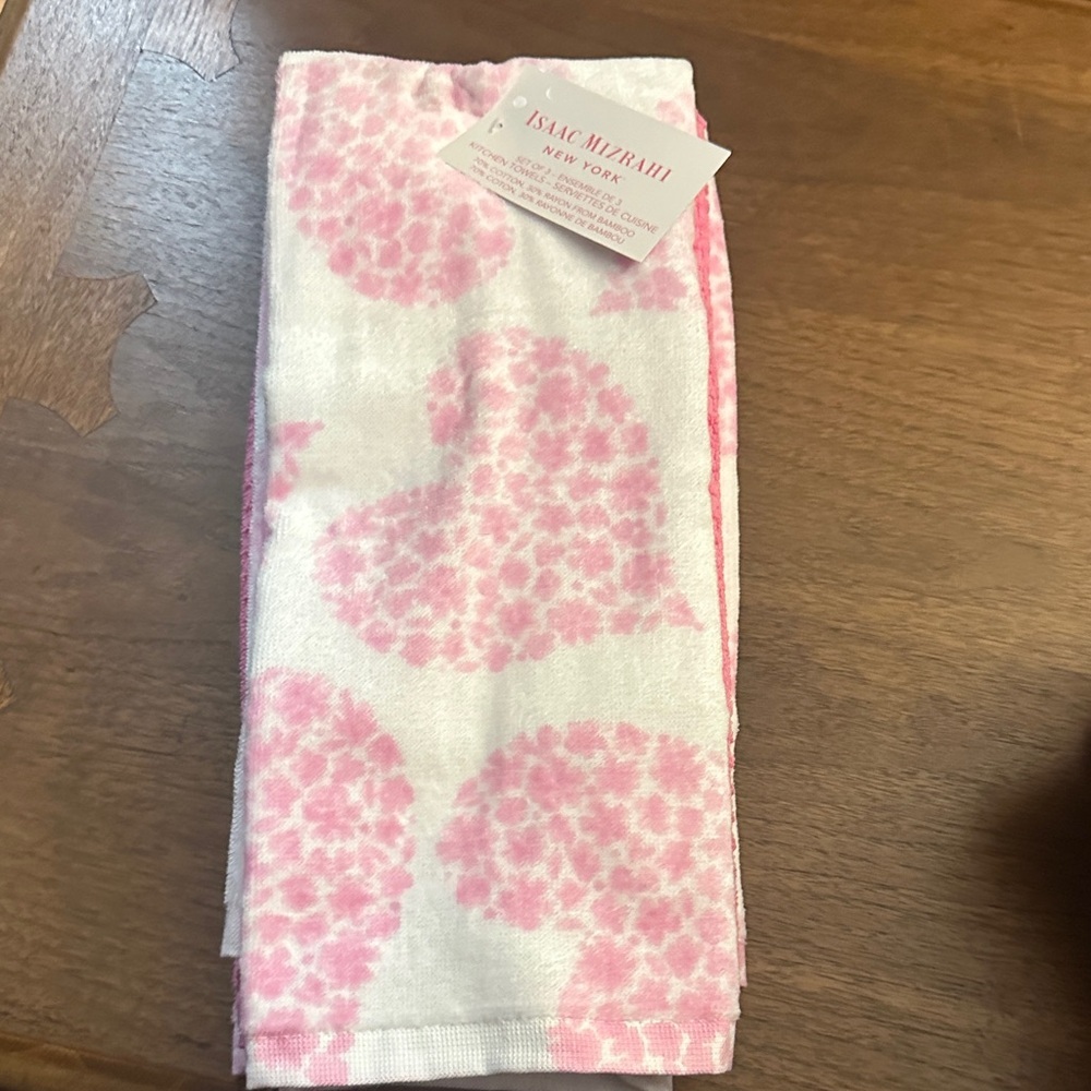 Isaac Mizrahi New York set of 3 Valentine’s heart pink kitchen towels